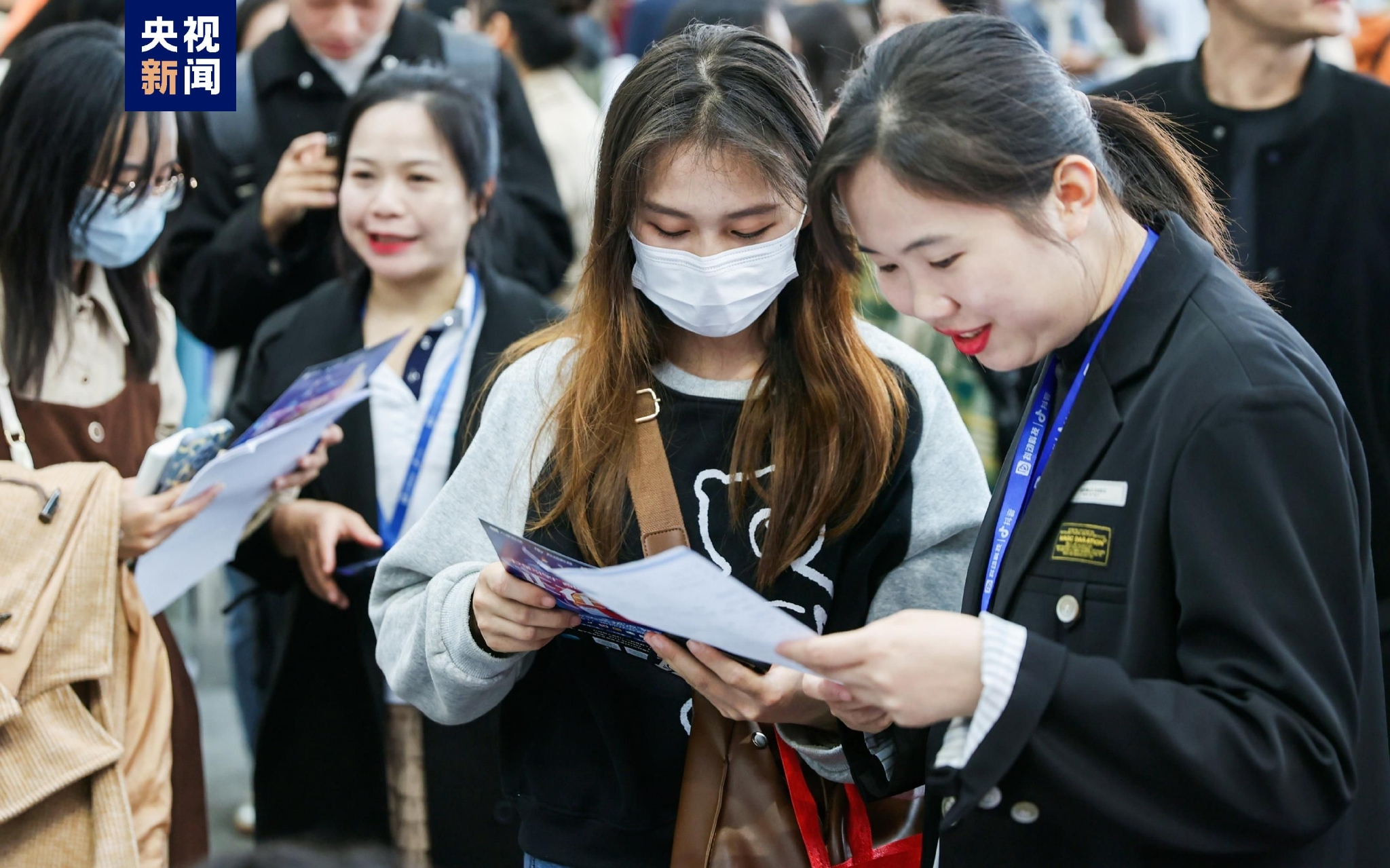 广西：逾800家单位提供超5万个岗位 人才需求量大